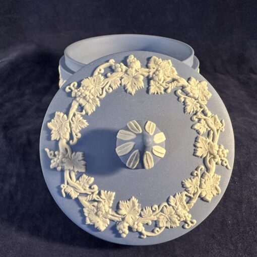 Wedgwood Jasperware lichtblauw potje met deksel hoog 6 cm, Ø 7,5 cm - Afbeelding 2