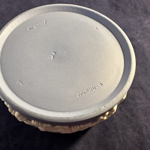 Wedgwood Jasperware lichtblauw potje met deksel hoog 6 cm, Ø 7,5 cm - Afbeelding 4