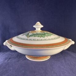 Haviland &Co Limoges Chrysantheme' dekschaal, hoog 12 cm. Ø 21,4 cm.