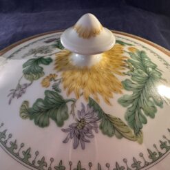 Haviland &Co Limoges Chrysantheme' dekschaal, hoog 12 cm. Ø 21,4 cm. - Afbeelding 3