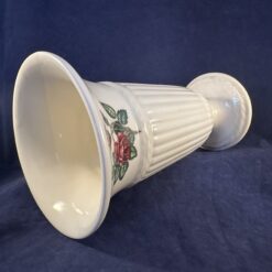Wedgwood Moss Rose vaas hoog 22,7 cm Ø 13 cm. - Afbeelding 2