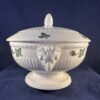 Wedgwood Moss Rose' dekschaal klein Ø 18 cm hoog 16 cm.