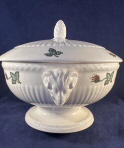 Wedgwood Moss Rose' dekschaal klein Ø 18 cm hoog 16 cm.