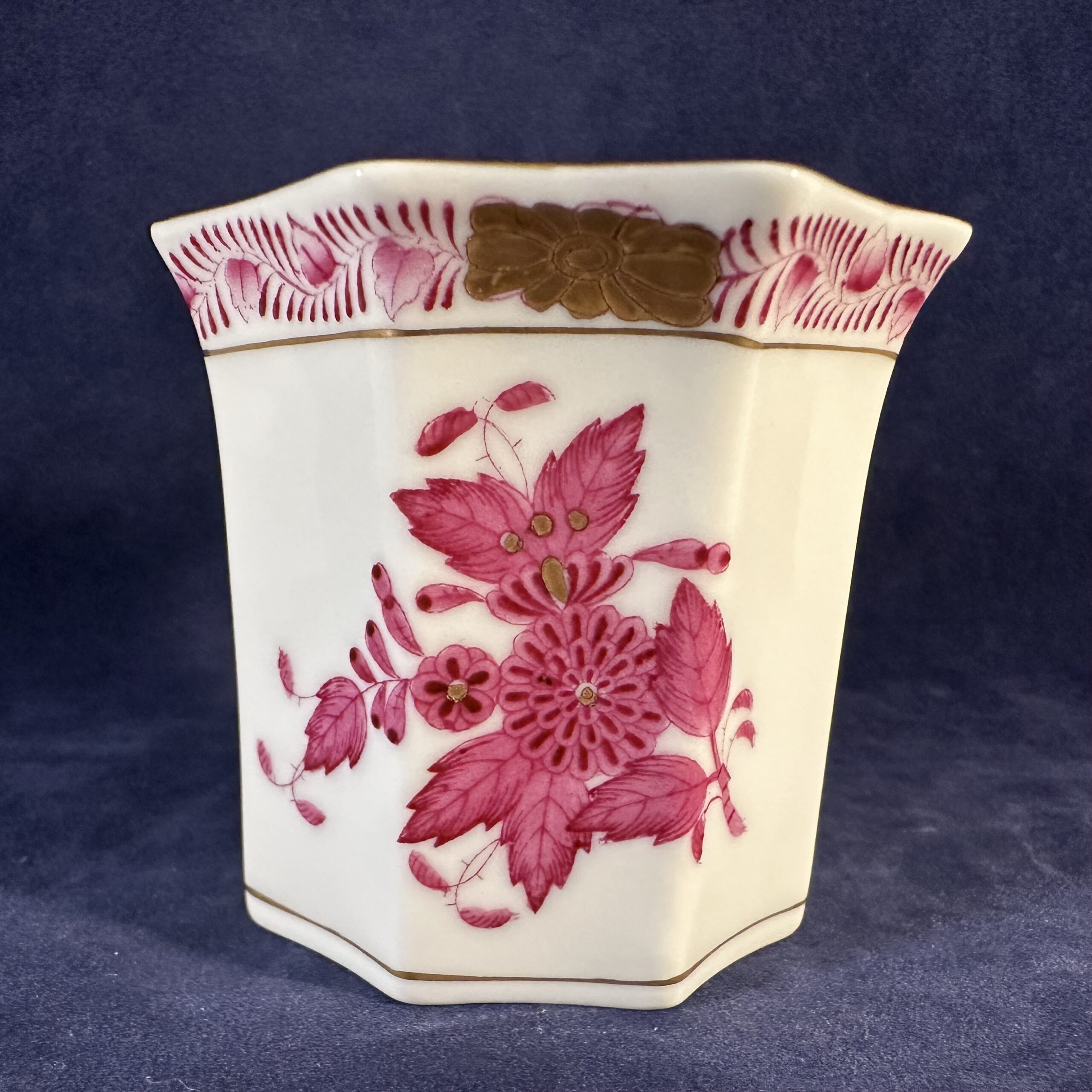 Herend Apponyi roze mini cachepot geschulpt nr 8960, hoog 6 cm