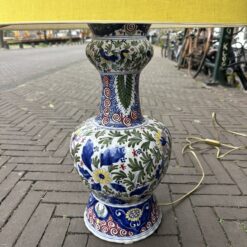Oud Delft lamp handgeschilderd polychroom decor, hoogte tot fitting 45 cm - Afbeelding 2