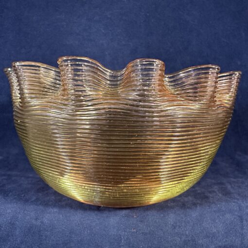 Victoriaanse Stevens en Williams glazen schaaltje/ vingerkommetje hoog 6,8 cm Ø 12,5 cm roze met gouden gloed. - Afbeelding 2
