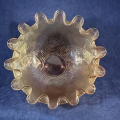 Victoriaanse Stevens en Williams glazen schaaltje/ vingerkommetje hoog 6,8 cm Ø 12,5 cm roze met gouden gloed.