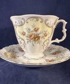 Royal Albert 'September song' herenkop en schotel Ø kop 9 cm hoog 7,4 cm, Avon shape