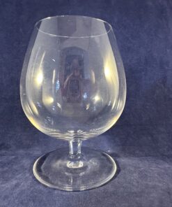 Cognacglas kristal met geslepen voet hoog 11,6 cm. Ø 6 cm.