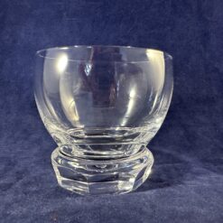 Kristallen borrelglas ''Rumba'', ontworpen door A.D. Copier voor Glasfabriek Leerdam, hoog 5,4 cm Ø 5,5 cm.