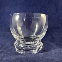 Kristallen borrelglas ''Rumba'', ontworpen door A.D. Copier voor Glasfabriek Leerdam, hoog 5,4 cm Ø 5,5 cm.