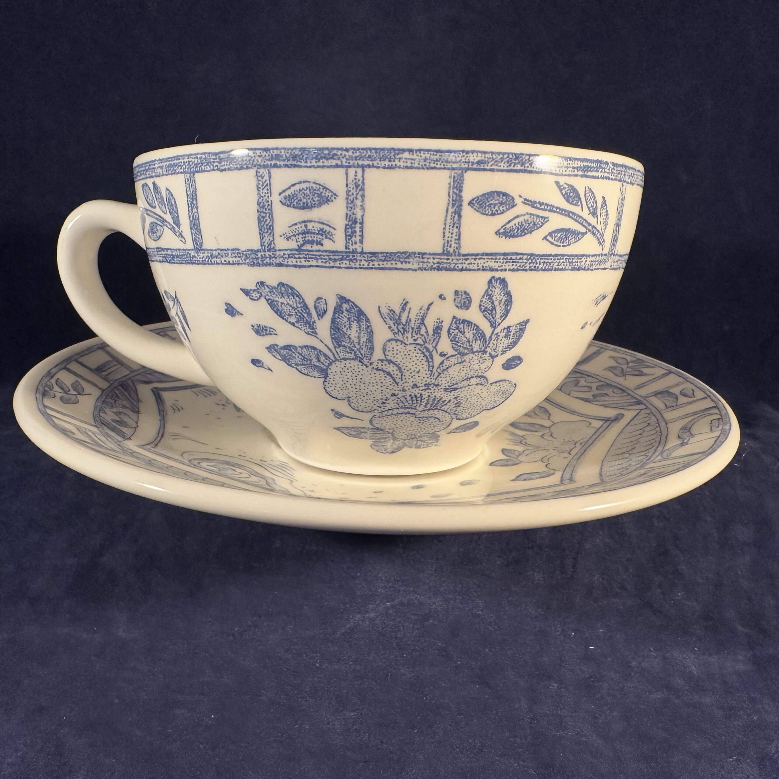 Gien 'oiseau bleu' jumbokop en schotel Ø 11,4 cm hoog 6,8 cm.