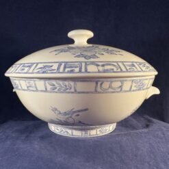 Gien 'Oiseau bleu' dekschaal Ø 23 cm, hoog 16 cm