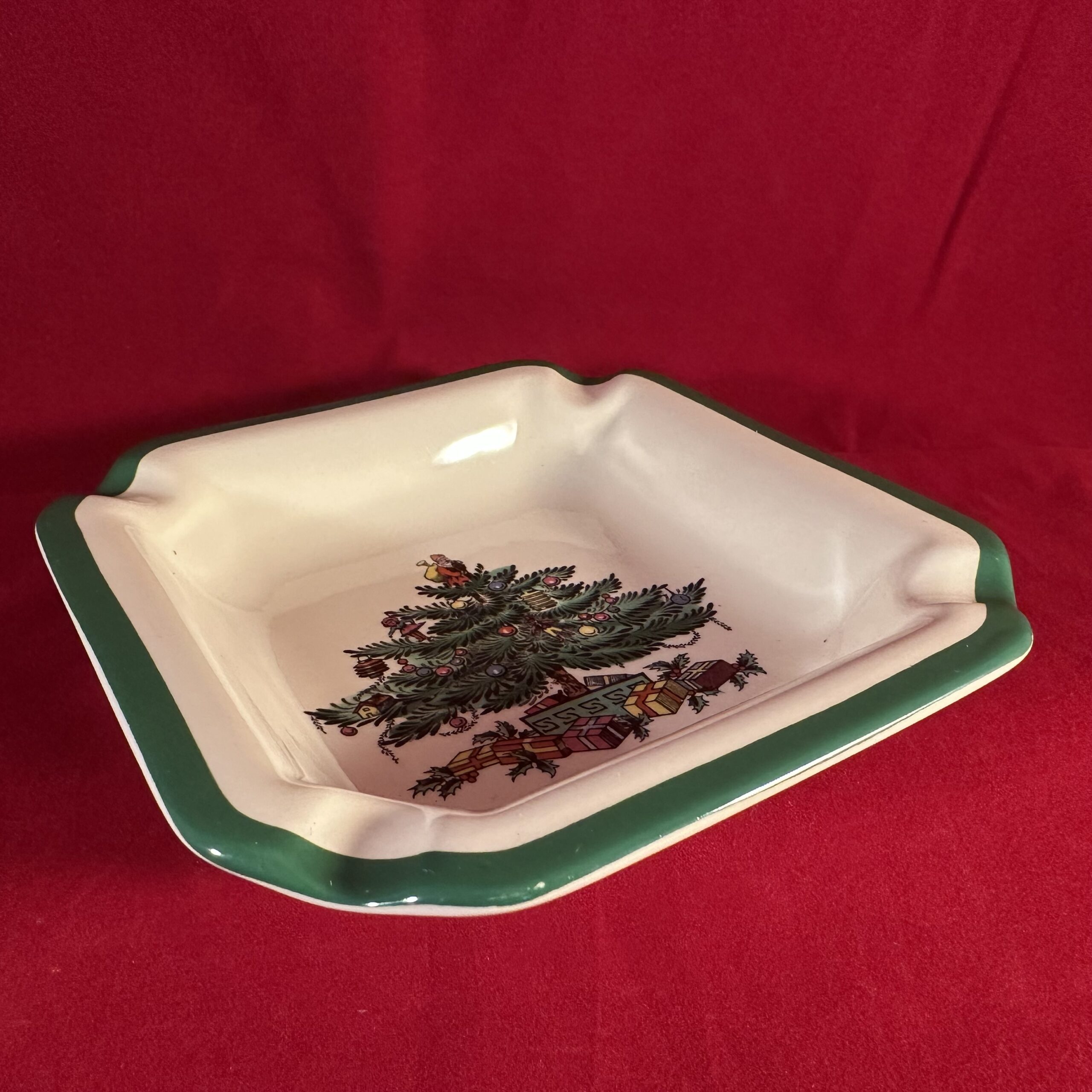 Spode 'Christmas tree' asbakje Made in England Ø 11,5 x 11,5 cm