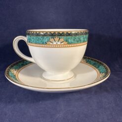 Wedgwood Bicentenary Celebration 'Lambourn' kop met schotel Ø kop 8,4 cm hoog 6,9 cm