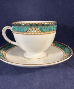 Wedgwood Bicentenary Celebration 'Lambourn' kop met schotel Ø kop 8,4 cm hoog 6,9 cm