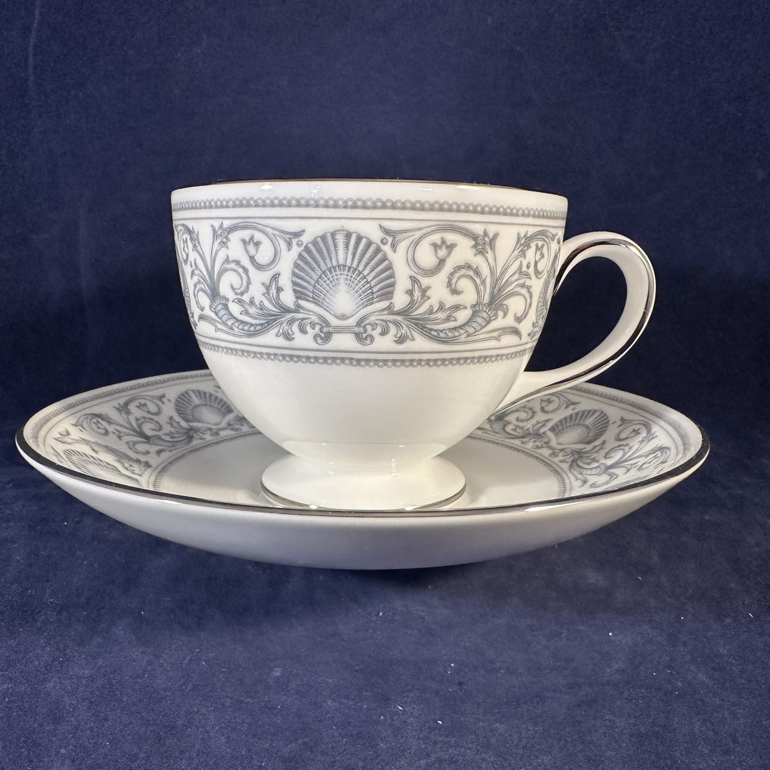 Wedgwood 'Dolphins' kop met schotel Ø kop 8,4 cm hoog 6,9 cm