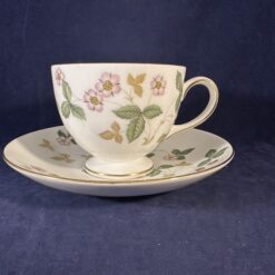 Wedgwood 'Wild Strawberry' kop met schotel Ø kop 8,4 cm hoog 6,9 cm