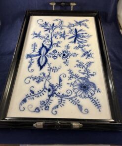 Eiken dienblad met metalen grepen blauw zwiebelmuster 53 x 35 cm