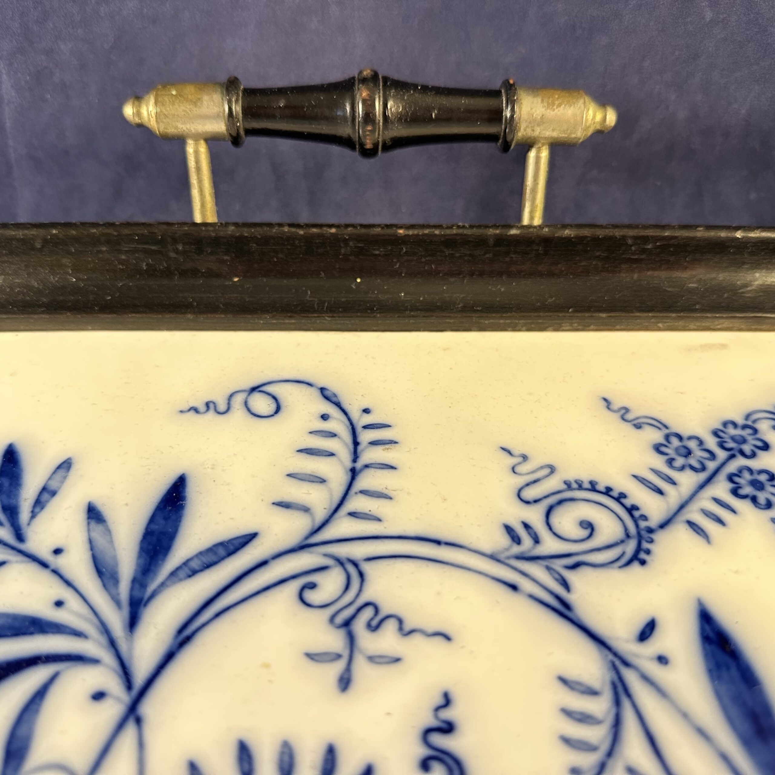 Eiken dienblad met metalen grepen blauw zwiebelmuster 53 x 35 cm - Afbeelding 5