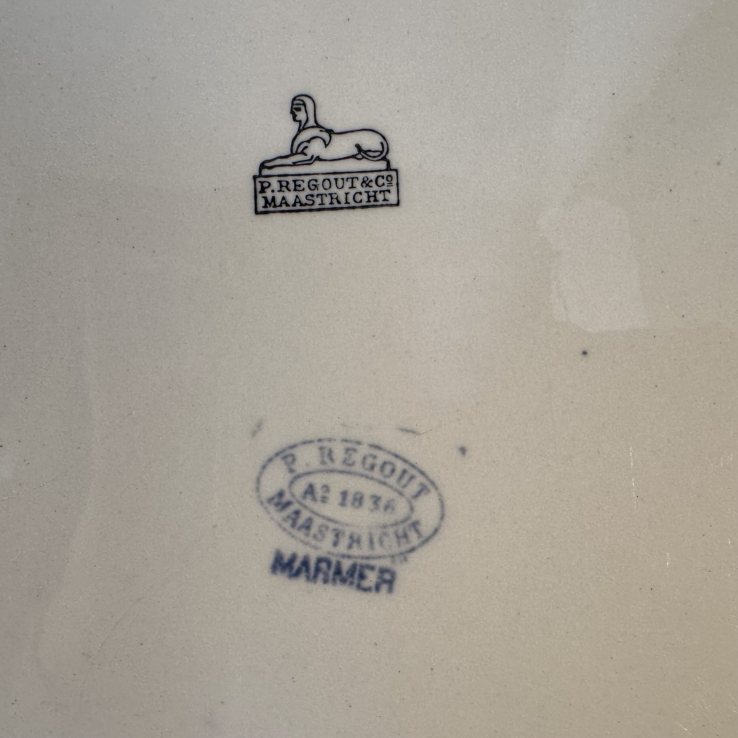 Petrus Regout 'Marmer' broodplankje 31,5 x 18,5 cm. - Afbeelding 3