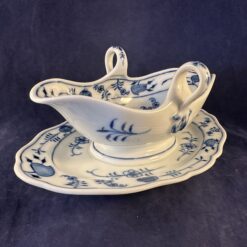 Huttersteinach zwiebelmuster sauskom met vaste schotel hoog 9 cm.