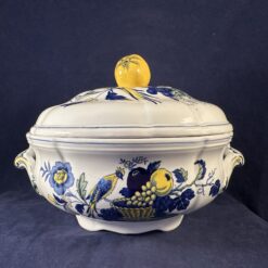 Spode 'Blue Bird' dekschaal Ø 20 cm, hoog 17 cm.