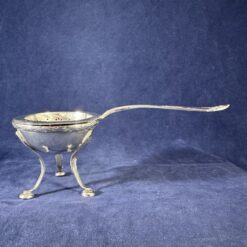 Kempen en Begeer zilver theezeefje met lekbakje 2de gehalte 66 gram