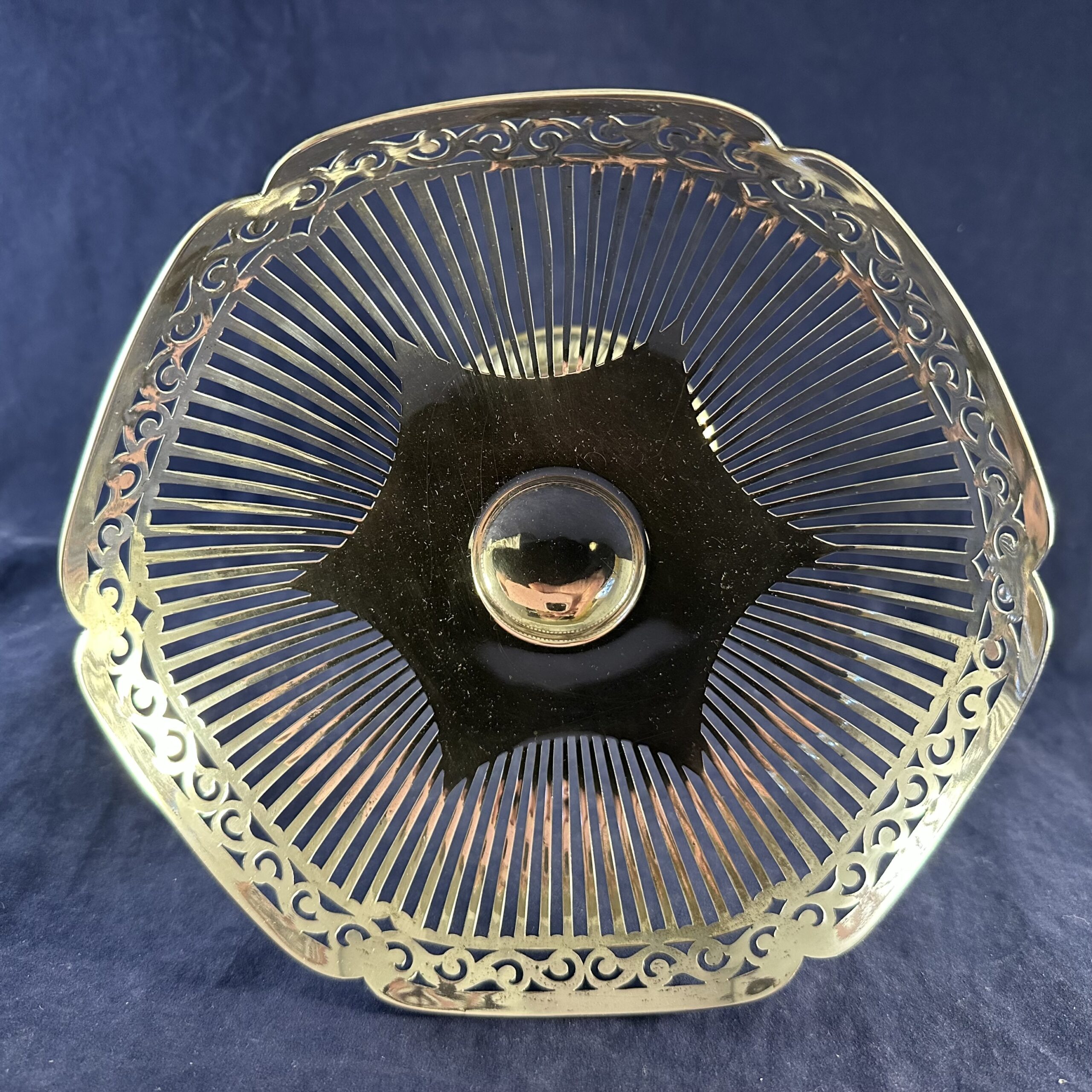 Verzilverd rond schaaltje op voet Ø 18 cm hoog 13,5 cm. - Afbeelding 2