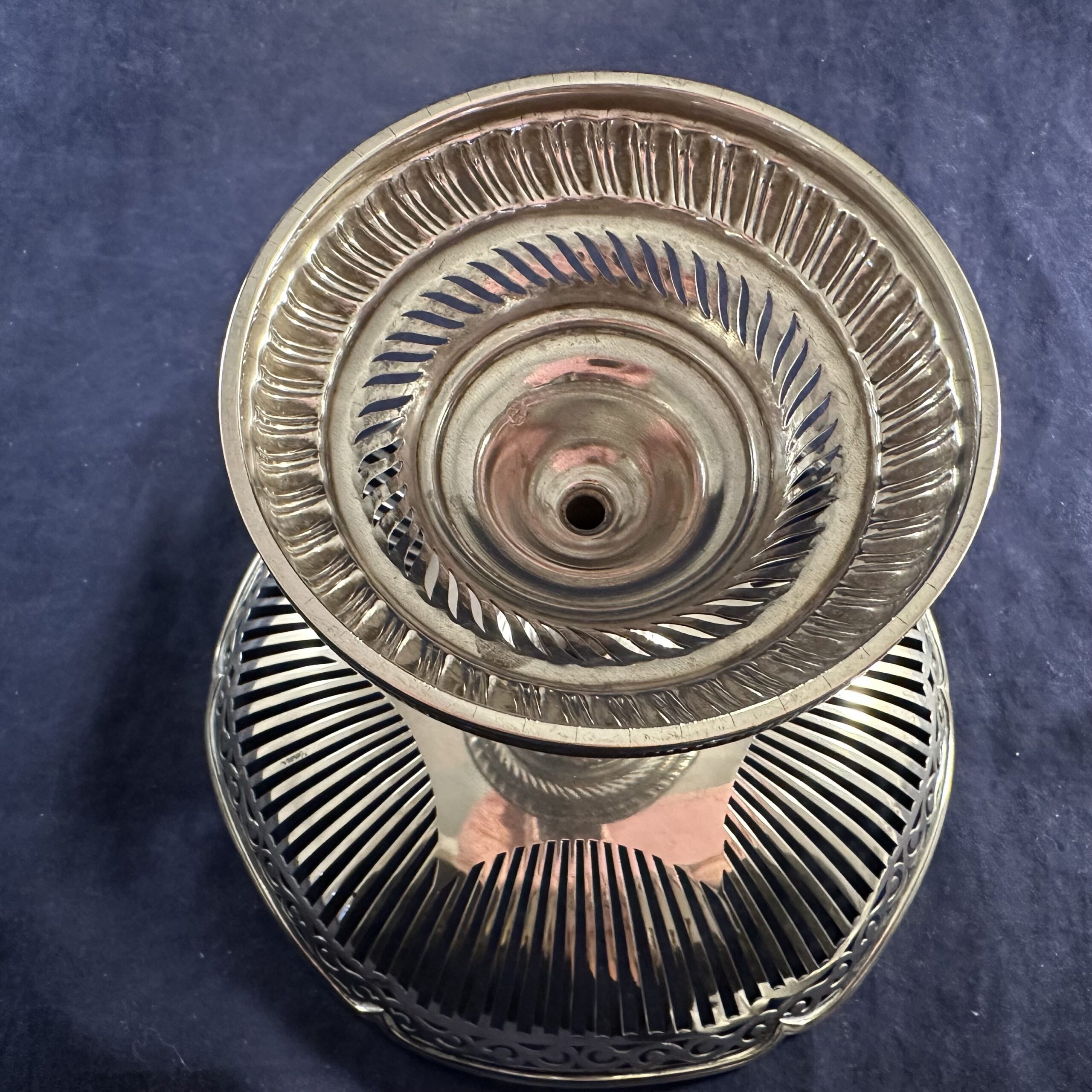 Verzilverd rond schaaltje op voet Ø 18 cm hoog 13,5 cm. - Afbeelding 4