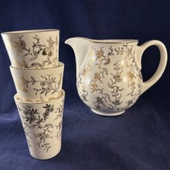 Petrus Regout melkkan Ø 11 cm hoog 16 cm met 6 bekers hoog 10,4 cm. Ø 7,5 cm. - Afbeelding 3