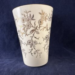 Petrus Regout melkkan Ø 11 cm hoog 16 cm met 6 bekers hoog 10,4 cm. Ø 7,5 cm. - Afbeelding 6