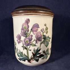 Villeroy en Boch - Botanica voorraadpot met houten deksel. Hoog 10cm, Ø 8 cm.  Aconitum napellus