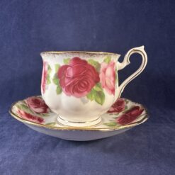 Royal Albert 'Old English Rose'  koffiekop en schotel Ø kopje 7,5 cm hoog 7,5 cm.