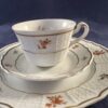 Heinrich 'Alegre' ontbijtsetje bestaande uit bord, kop en schotel met roestrood/ goud motief, hoog 5,4 cm, Ø kopje 8 cm Ø bord 20 cm.