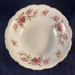 Royal Albert 'Romance' papschaal Ø 15,7 cm, hoog 4,5 cm.