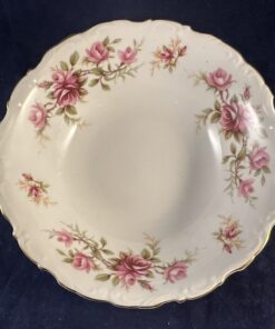 Royal Albert 'Romance' papschaal Ø 15,7 cm, hoog 4,5 cm.