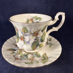 Royal Albert 'Trillium 2' dameskop en schotel Ø 7,3 cm hoog 7,7 cm. - Afbeelding 2