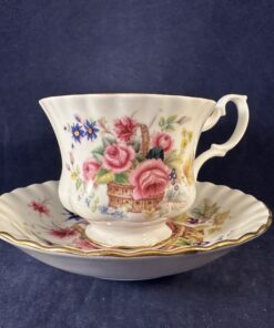 Royal Albert 'Basket of Roses' herenkop en schotel Ø kop 8,8 cm, hoog 7 cm
