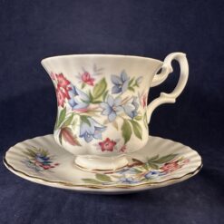 Royal Albert 'Summertime series' met blauw klokje dameskop en schotel Ø 7,3 cm hoog 7,5 cm