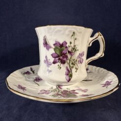 Hammersley 'Victorian Violets' koffiekop en schotel hoog 6,5 cm Ø 7 cm.