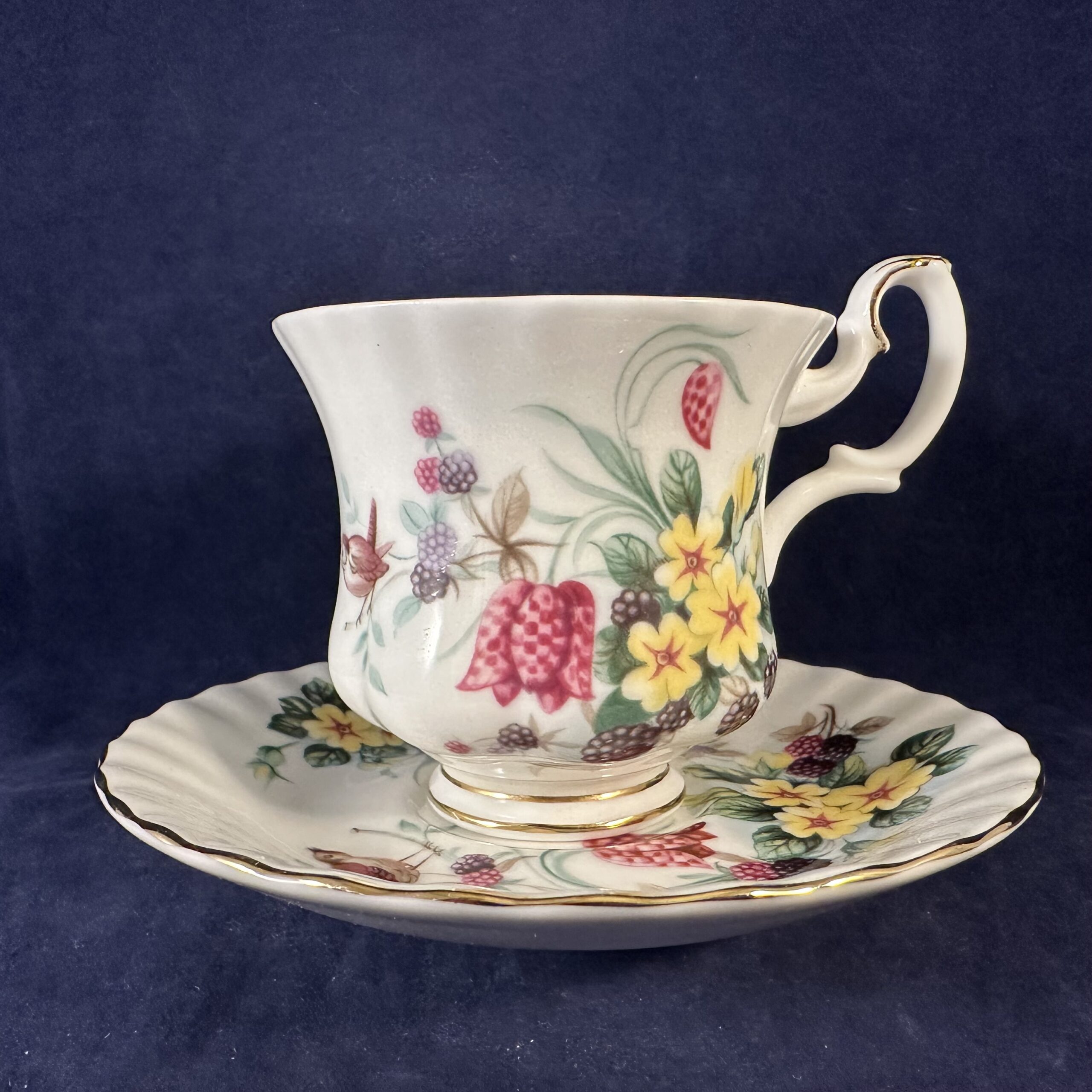 Royal Albert 'Springwood' dameskop en schotel Ø 7,3 cm hoog 7,7 cm.