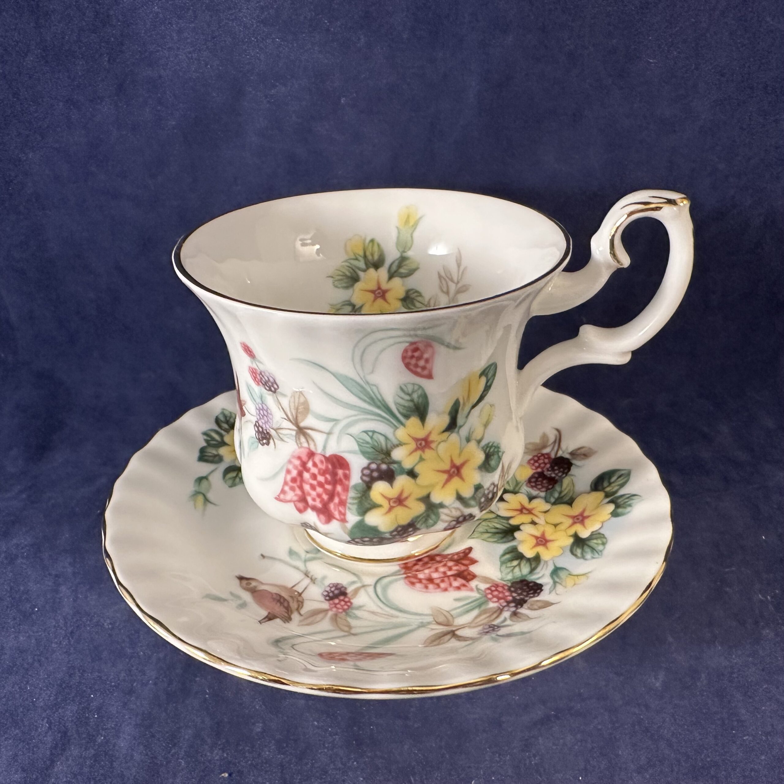 Royal Albert 'Springwood' dameskop en schotel Ø 7,3 cm hoog 7,7 cm. - Afbeelding 3