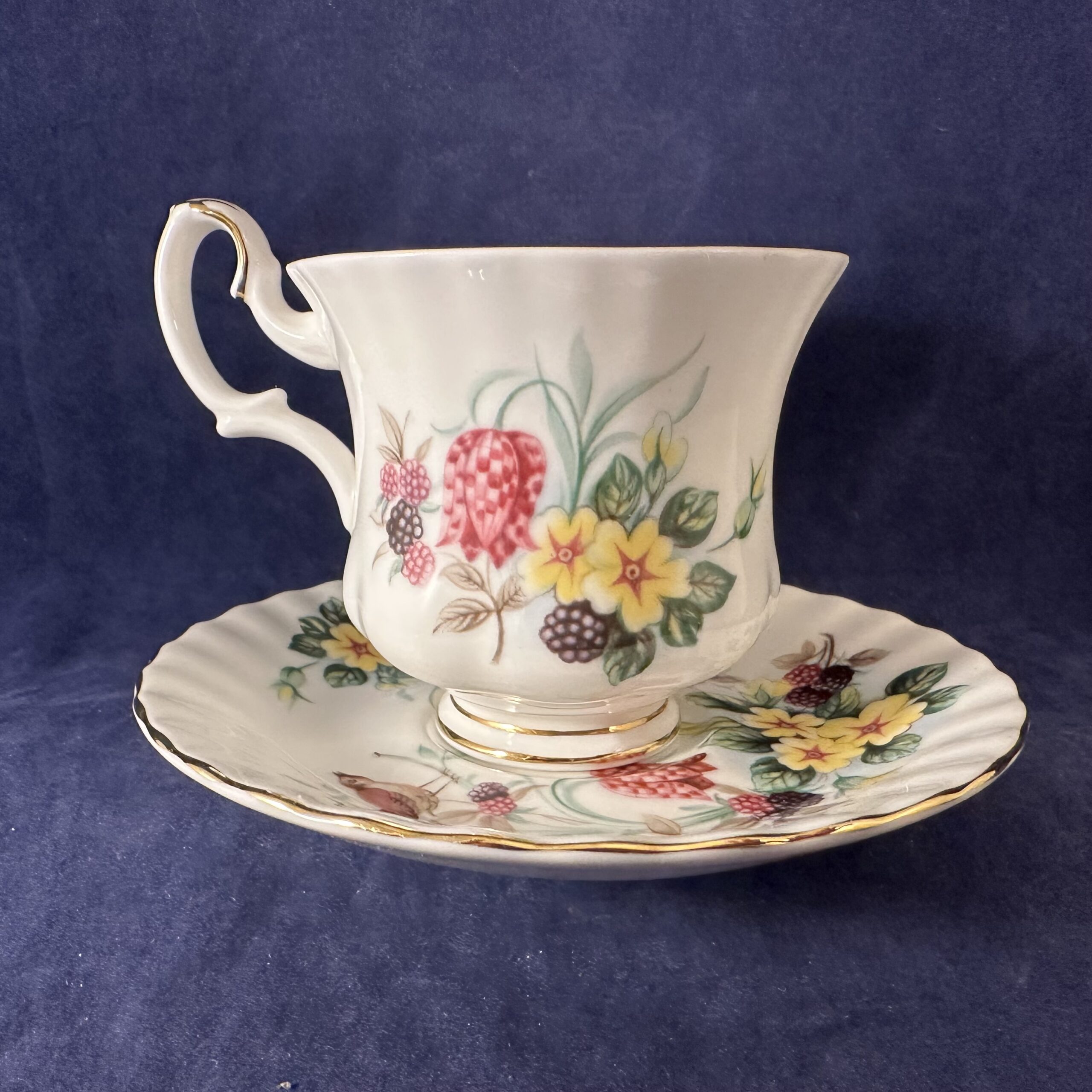 Royal Albert 'Springwood' dameskop en schotel Ø 7,3 cm hoog 7,7 cm. - Afbeelding 2