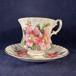 Royal Albert 'Prairie Rose' dameskop en schotel Ø kop 7,4 cm hoog 7,2 cm.