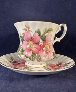 Royal Albert 'Prairie Rose' dameskop en schotel Ø kop 7,4 cm hoog 7,2 cm.