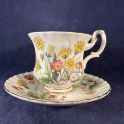 Royal Albert 'Country life series' 'Meadow Field' dameskop en schotel Ø kop 7,4 cm hoog 7,2 cm.