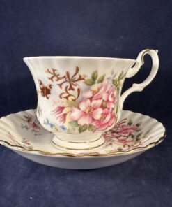 Royal Albert 'Country life series' 'Sweet Briar' herenkop en schotel Ø kop 9,9 cm hoog 7,8 cm.