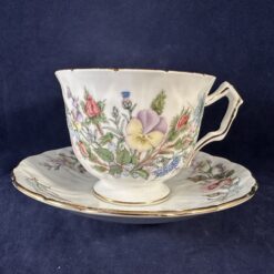 Aynsley kop en schotel met kleurig bloemendessin Ø 9 cm, hoog 7 cm