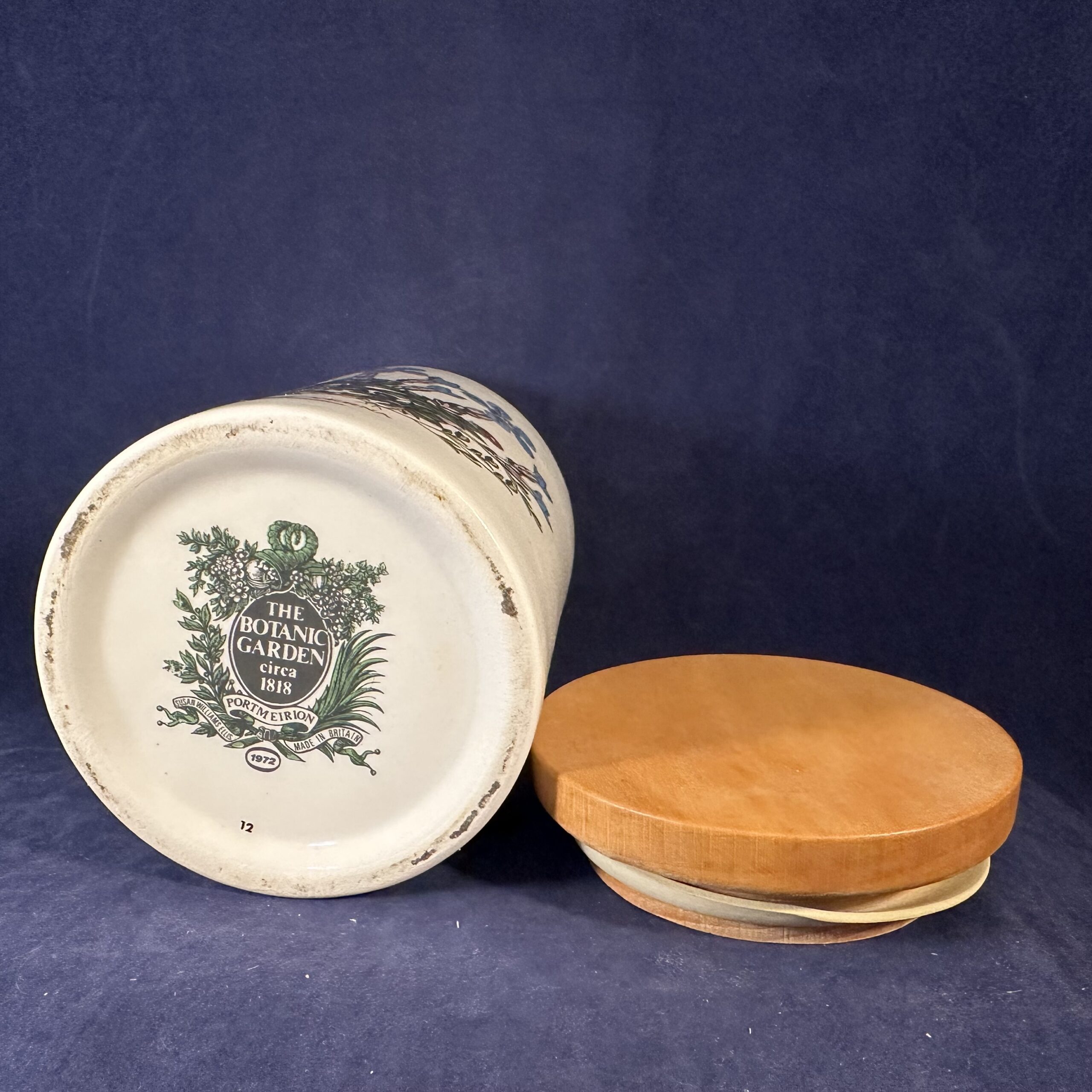 Portmeirion Botanic Garden voorraadpot/ voorraadbus met houten deksel, hoog 13,5 cm Ø 9 cm. 'Gentiana Verna' - Afbeelding 3